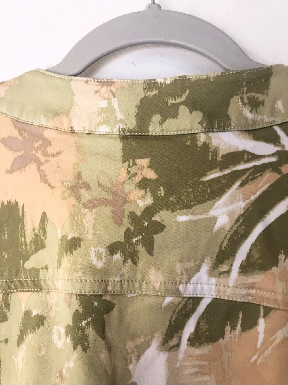 Denim&Co Floral Camouflage Jean Jacket in Olive Green & Beige - Picture 4 of 14
